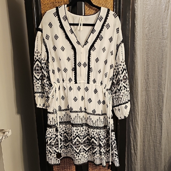 Anthropologie Dresses & Skirts - Anthropologie Black and White Long Sleeve Sundress